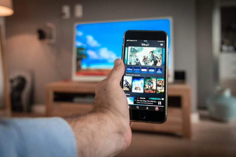 How to Cast Phone to TV Without Wifi – 3 Ways to Follow